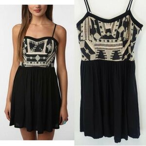 UO STARING AT STARS Womens Black Beige Mini Dress 10 MEDIUM Tribal Strap Pleated